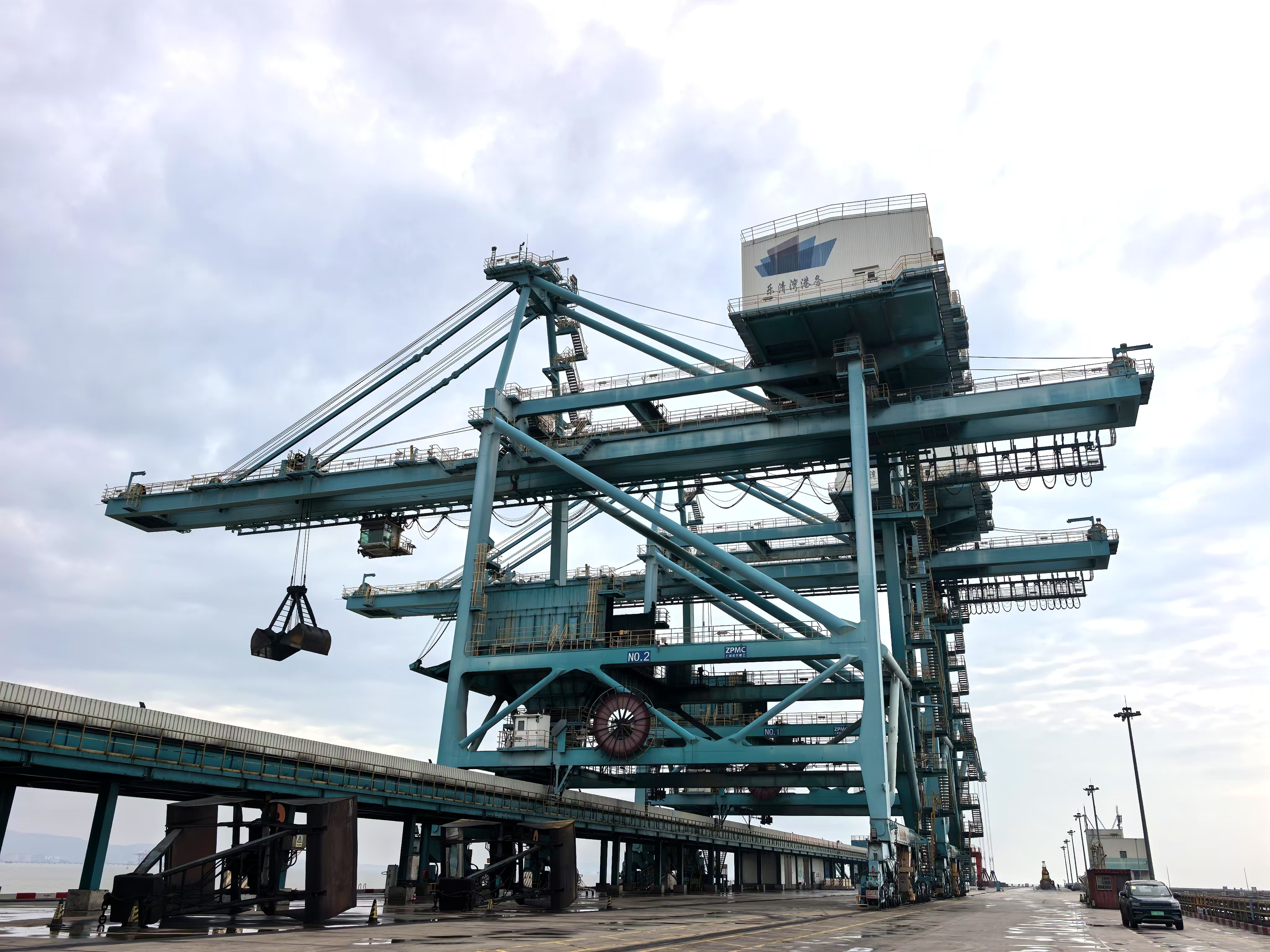 Z6尊龙凯时2台装备喜获 “2024年度集团优异装备”称呼